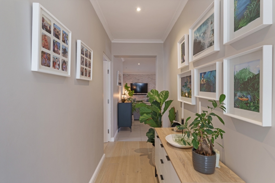 4 Bedroom Property for Sale in Sunningdale Western Cape